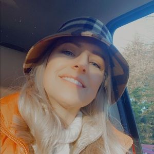 Meet your Posher, Aneta